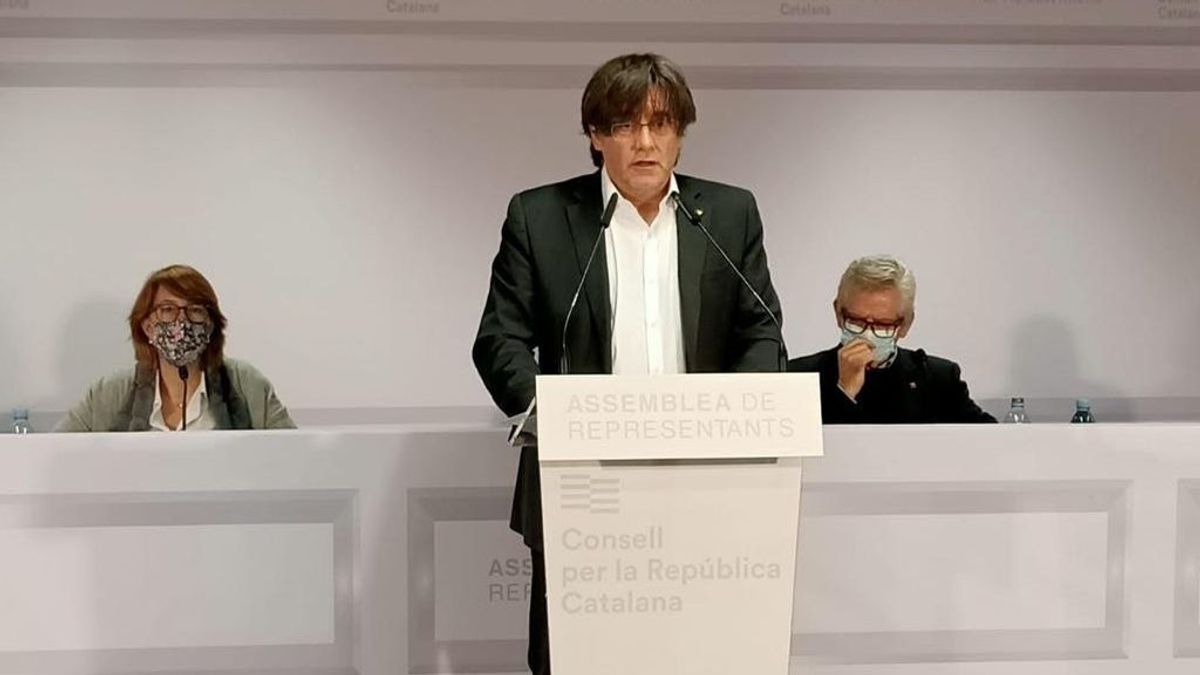 Puigdemont apela al "desbordamiento democrático" del Estado con movilizaciones y en las urnas Puigdemont apela al "desbordamiento democrático" del Estado con movilizaciones y en las urnas