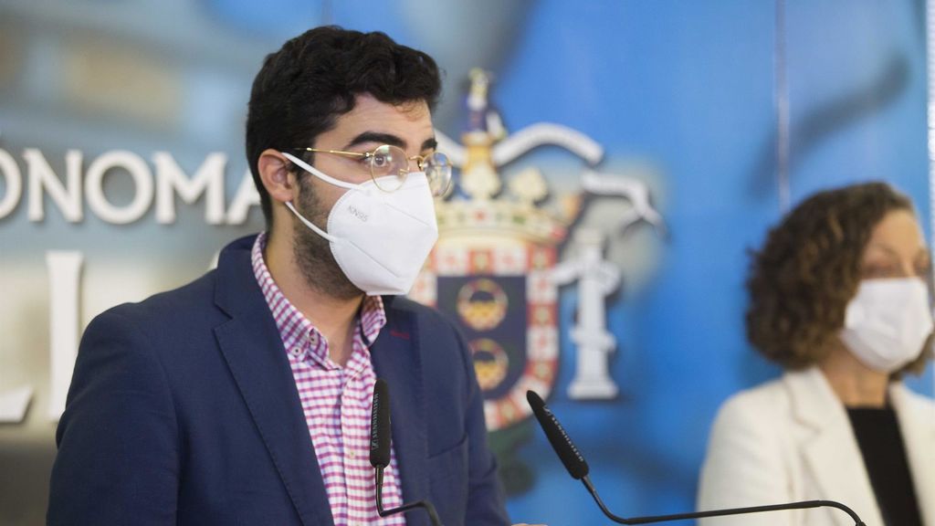 Melilla quita el término 'allegado' para permitir viajes porque no sabe "cuánta gente cabe dentro de la idea" Melilla quita el término 'allegado' para permitir viajes porque no sabe "cuánta gente cabe dentro de la idea"