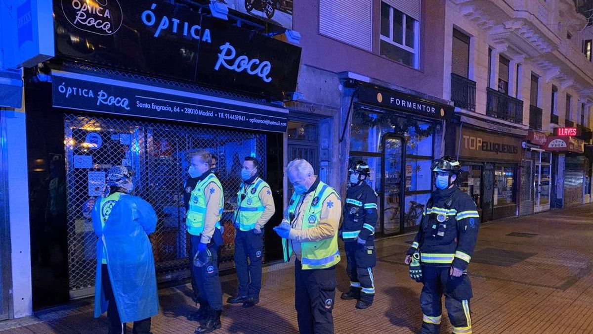 Muere apuñalado en varias ocasiones en un portal de Madrid: la Policía está investigando el homicidio