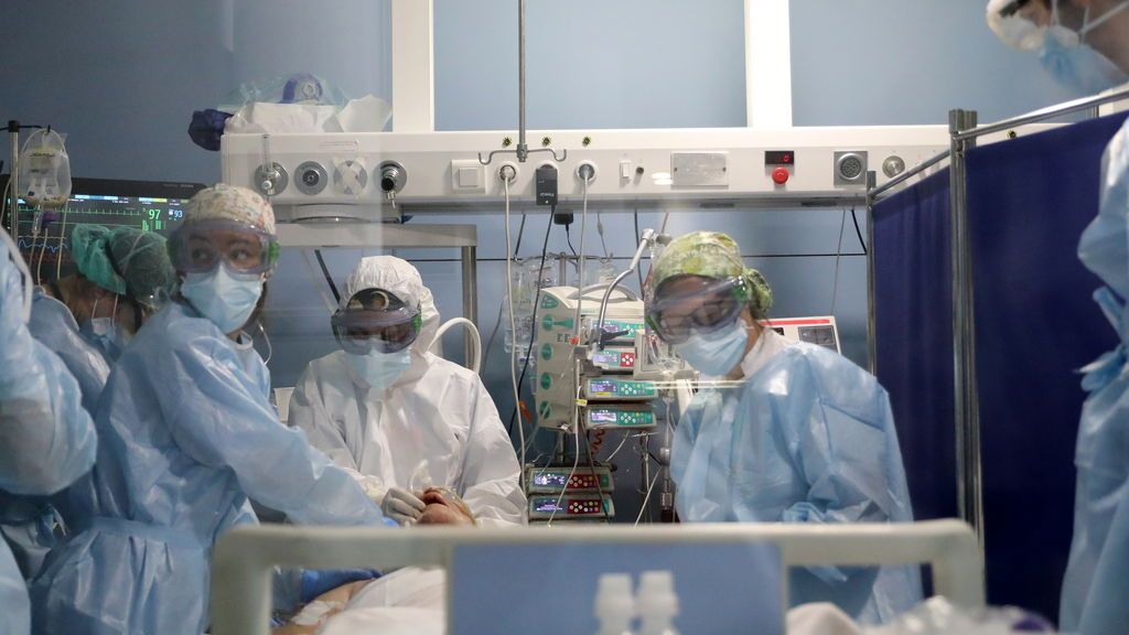 Sanitarios trabajando en el Hospital del Mar, en Barcelona