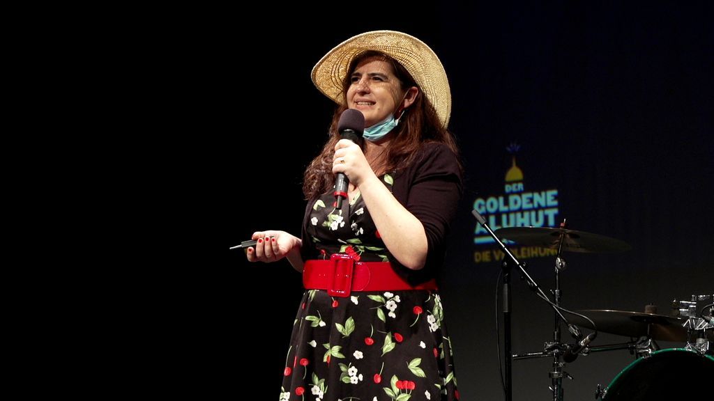 Giulia Silberberger en la última entrega de los "Gorros dorados de aluminio". Giulia Silberberger en la última entrega de los "Gorros dorados de aluminio".