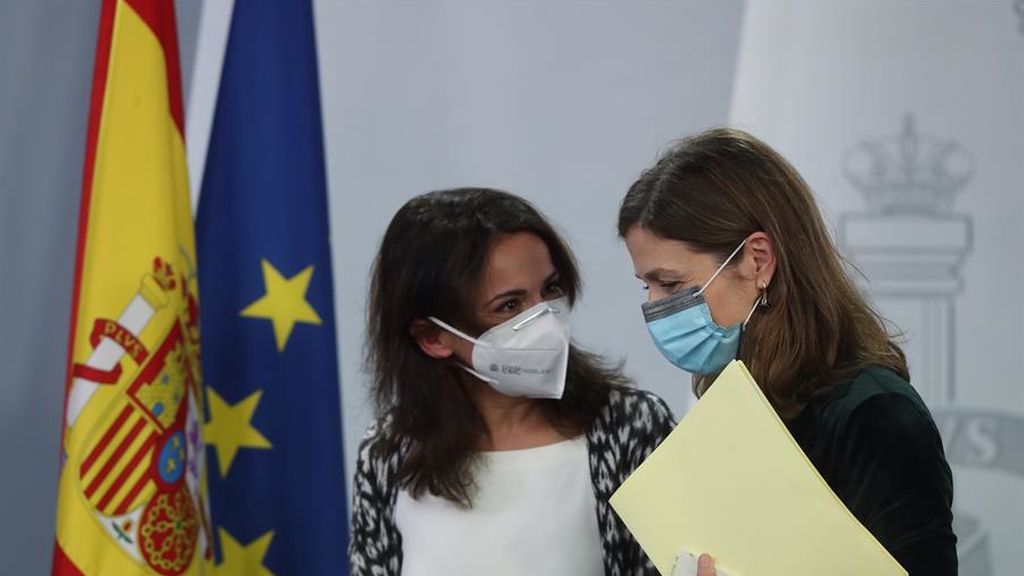 Sanidad asegura que la nueva cepa de coronavirus no tiene por qué modificar la efectividad de la vacuna Sanidad asegura que la nueva cepa de coronavirus no tiene por qué modificar la efectividad de la vacuna