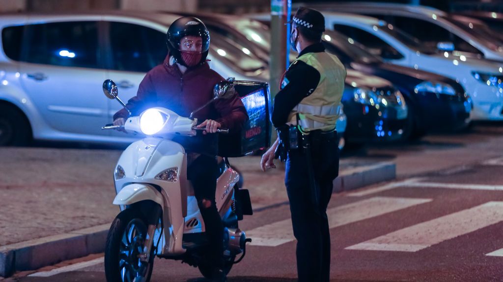 La DGT obligará a llevar guantes a los motoristas: tan importantes como el casco por seguridad La DGT obligará a llevar guantes a los motoristas: tan importantes como el casco por seguridad