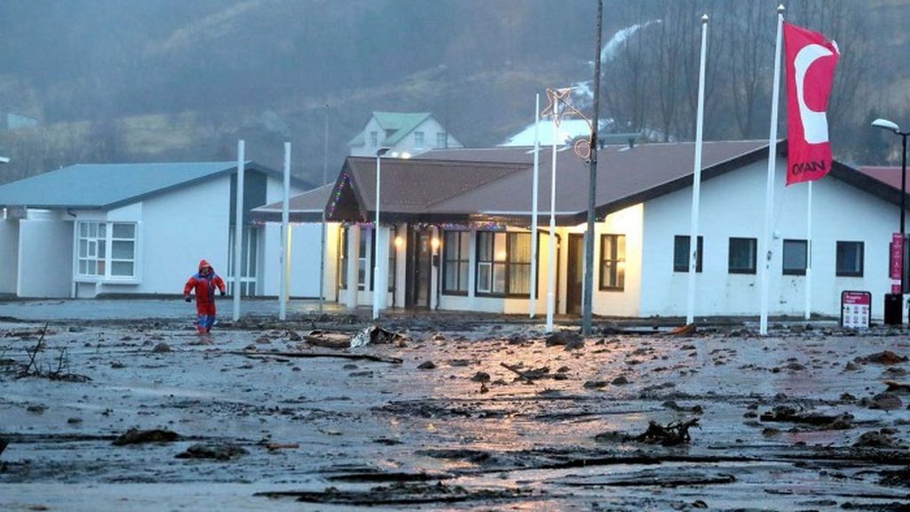 extreme-rain-iceland-landslide-mudflow.jpg-nggid0521268-ngg0dyn-700x700x100-00f0w010c010r110f110r010t010