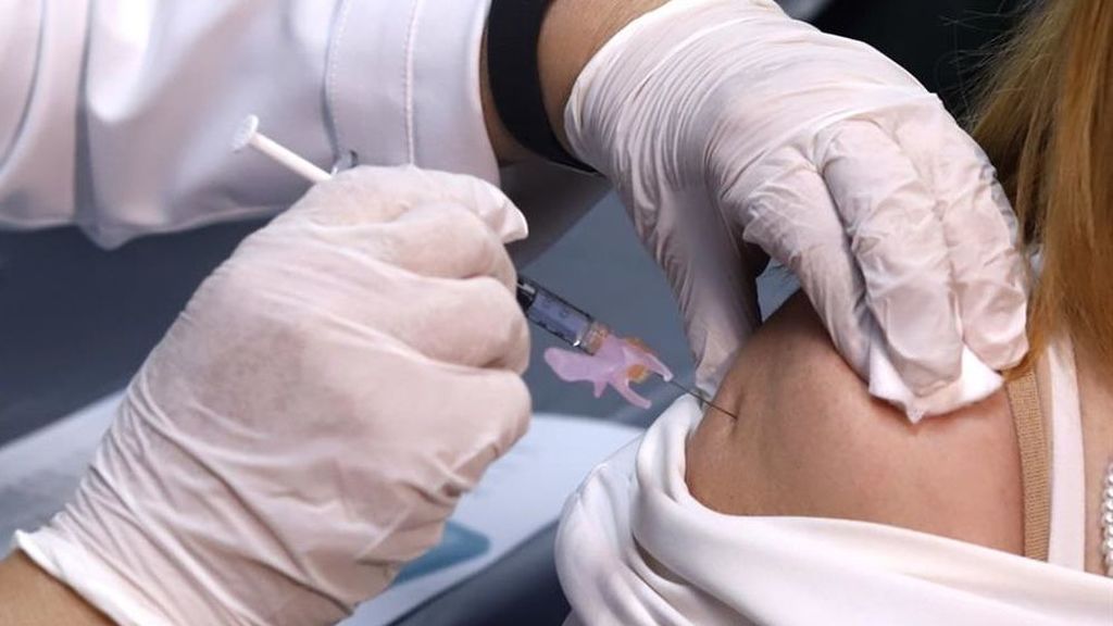 El 40,5 % los españoles estarían dispuestos a vacunarse inmediatamente, según el CIS