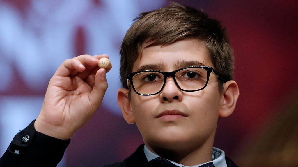 Roberto Constantinescu canta el número 06095, Segundo Premio del Sorteo