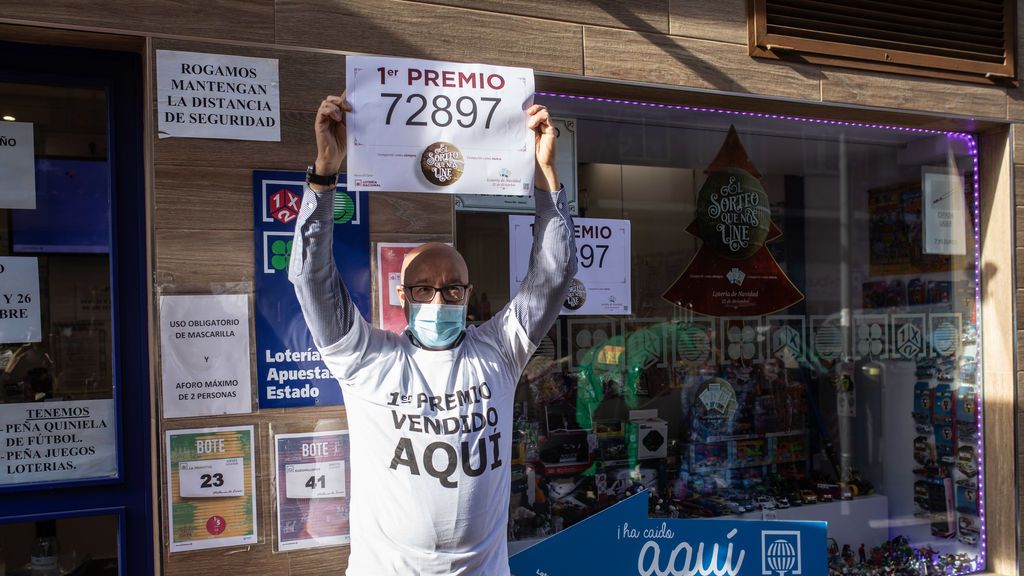 El 72.897, el 'Gordo' de un sorteo atípico con celebraciones contenidas por el covid El 72.897, el 'Gordo' de un sorteo atípico con celebraciones contenidas por el covid