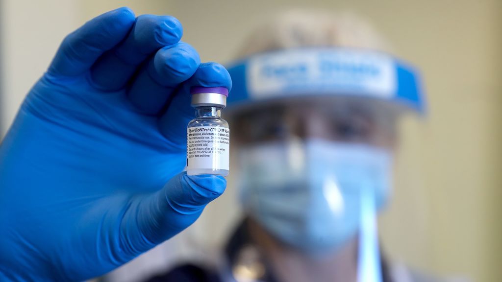 Pfizer y Moderna prueban sus vacunas contra la nueva cepa del coronavirus identificada en Reino Unido Pfizer y Moderna prueban sus vacunas contra la nueva cepa del coronavirus identificada en Reino Unido
