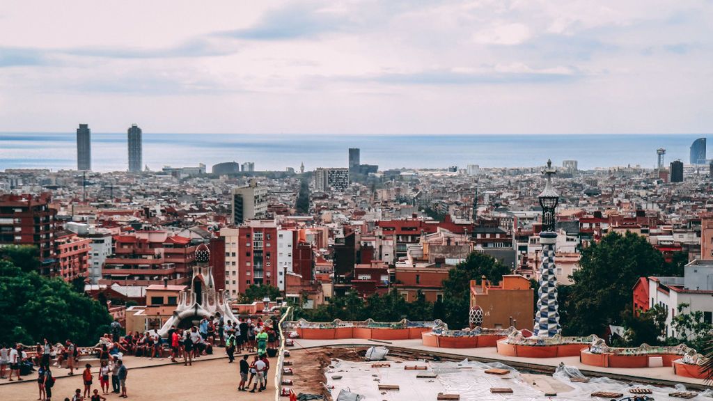 La pandemia da una tregua a Cataluña, aunque suma dos millares de nuevos contagios La pandemia da una tregua a Cataluña, aunque suma dos millares de nuevos contagios