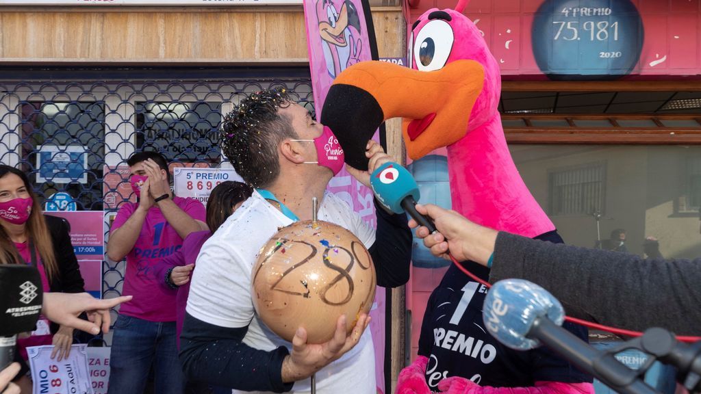 El gerente de la administración número 2 de lotería de San Pedro del Pinatar Miguel Ángel Zapata