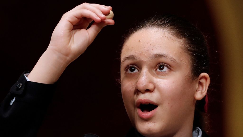 Aya Ben Hamdouch Chaaraqui canta el número 06095, Segundo Premio del Sorteo