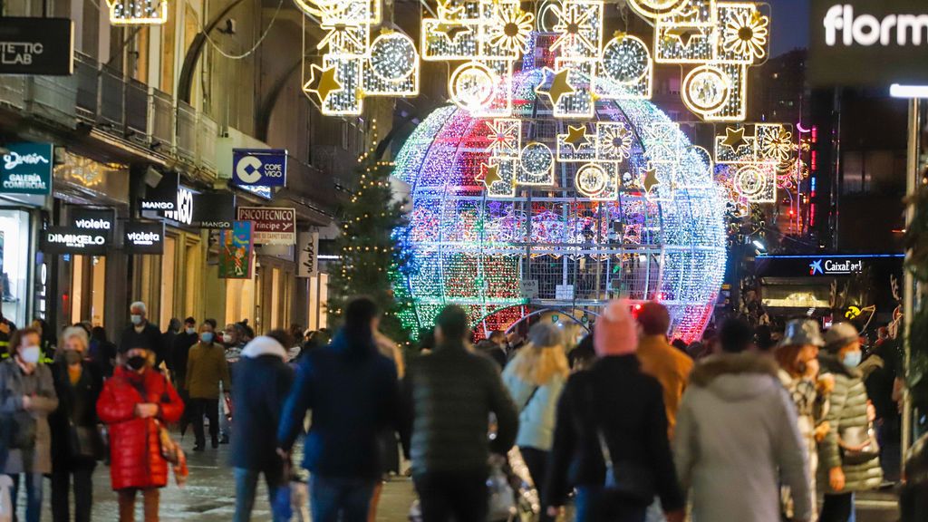 Seis comunidades autónomas se acercan a la Navidad en situación de riesgo extremo por covid Seis comunidades autónomas se acercan a la Navidad en situación de riesgo extremo por covid