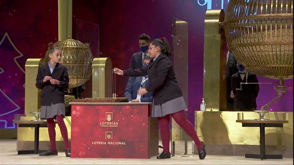 Niñas que cantan la quinta tabla
