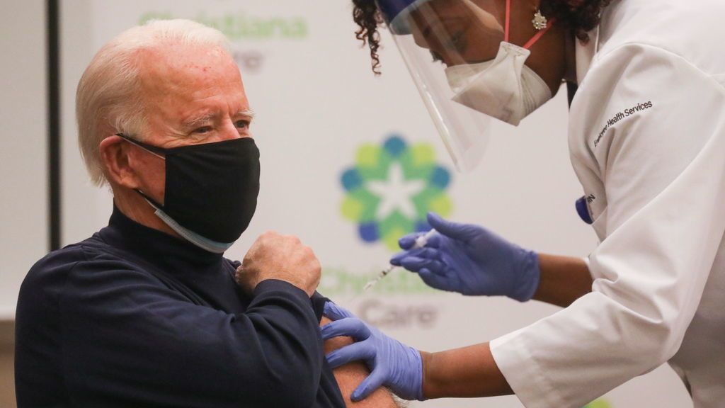 Biden se vacuna en público: "No hay nada de que preocuparse"