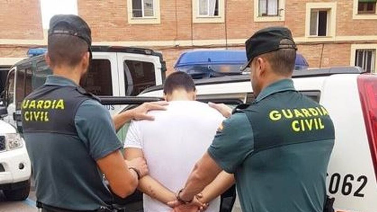 Detienen a tres jóvenes, dos de ellos menores, por  torturar a un hombre y transmitirlo por  Instagram en Benicarló