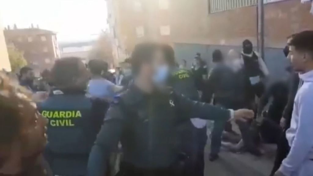 Seis agentes, heridos por mordeduras y golpes durante la detención de uno de los delincuentes más buscados de Granada