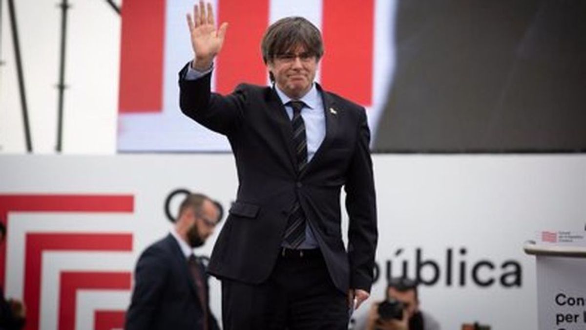 Puigdemont quiere encabezar la lista de Jxcat por Barcelona para que Laura Borrás sea presidenta. Puigdemont quiere encabezar la lista de Jxcat por Barcelona para que Laura Borrás sea presidenta.