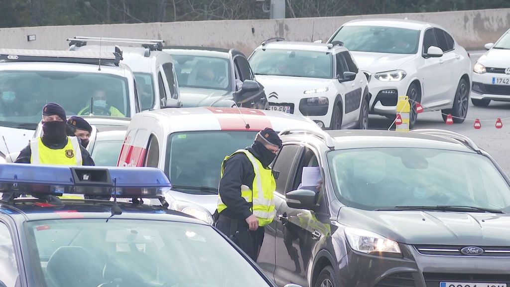 Primer día de la Cerdanya y el Ripollès confinadas y sin restauración: "No pueden cerrarnos de la noche a la mañana" Primer día de la Cerdanya y el Ripollès confinadas y sin restauración: "No pueden cerrarnos de la noche a la mañana"