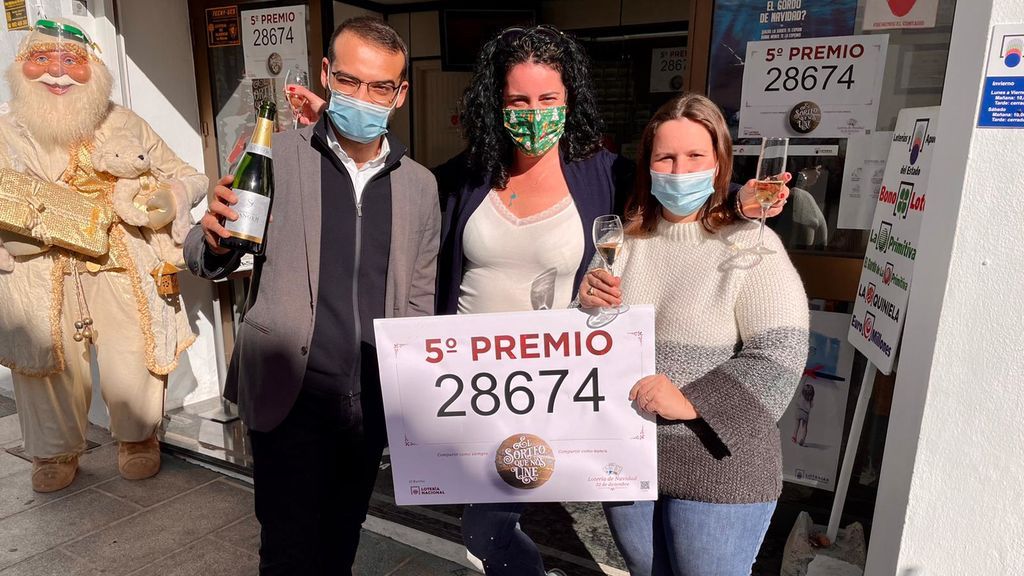 Paga una comida con un décimo y toca: el trueque que deja 6.000 euros en un restaurante de Málaga Paga una comida con un décimo y toca: el trueque que deja 6.000 euros en un restaurante de Málaga