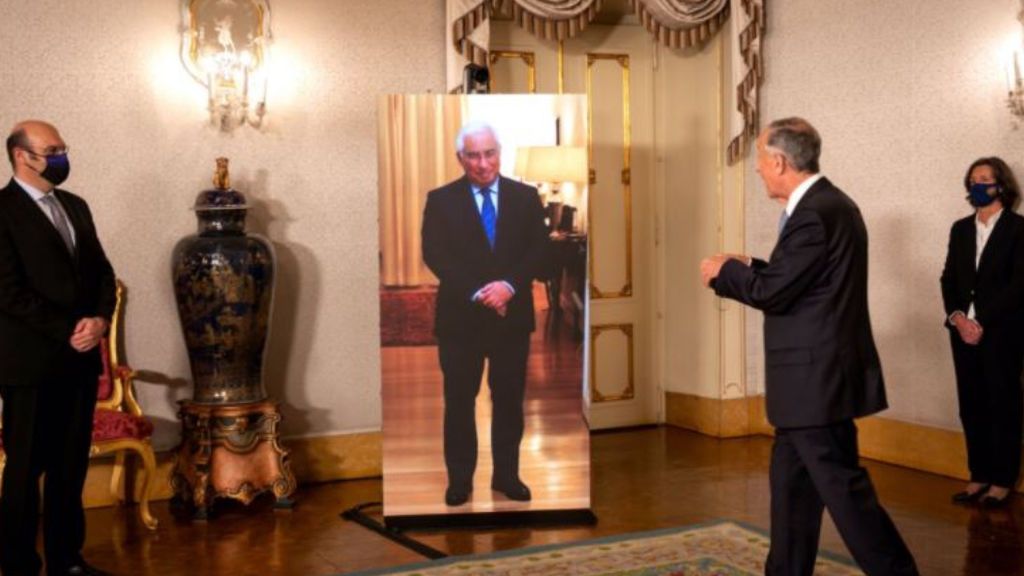 Estaba confinado pero asistió: el posado virtual del Primer Ministro de Portugal en un acto oficial Estaba confinado pero asistió: el posado virtual del Primer Ministro de Portugal en un acto oficial