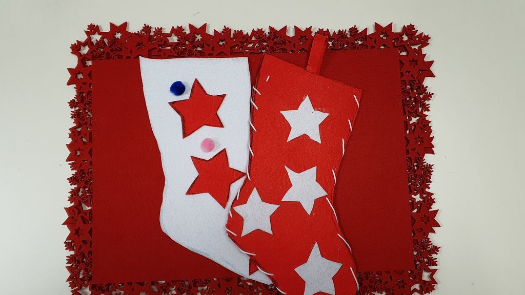 Los calcetines navideños decorados por Maite pueden ser tuyos si participas en nuestro concurso de Instagram