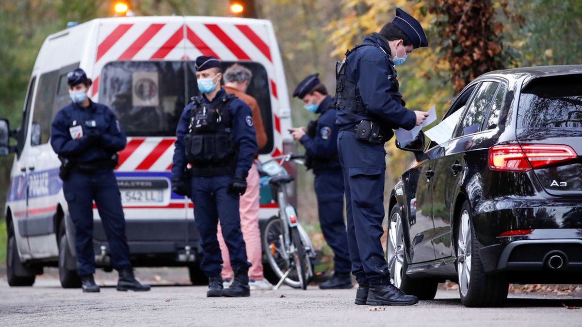 Tres policías, asesinados a tiros en Francia cuando intentaban ayudar a una mujer en un caso de violencia machista Tres policías, asesinados a tiros en Francia cuando intentaban ayudar a una mujer en un caso de violencia machista