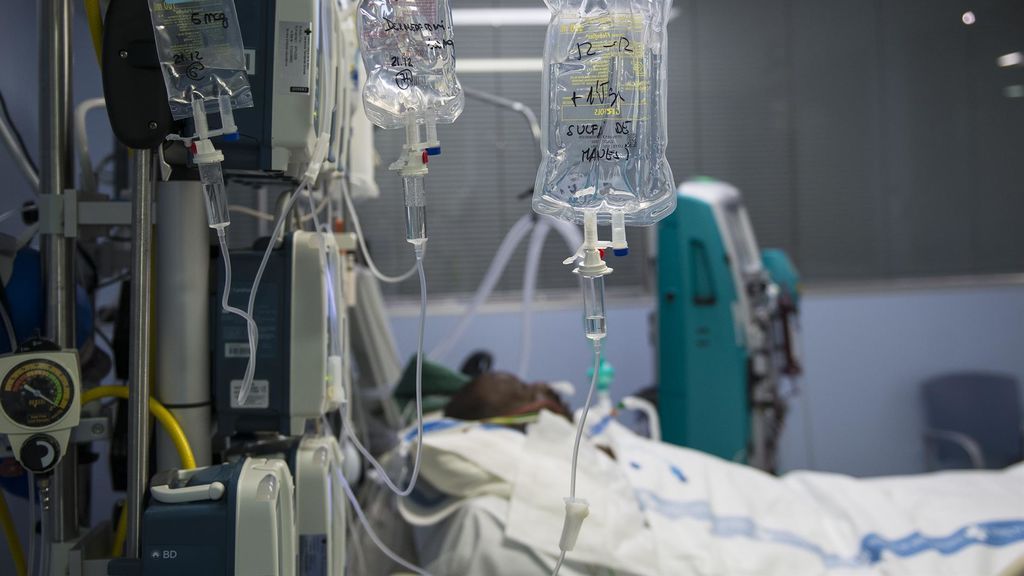 Andalucía supera los 1.000 contagios diarios y 41 muertes en plena Nochebuena Andalucía supera los 1.000 contagios diarios y 41 muertes en plena Nochebuena