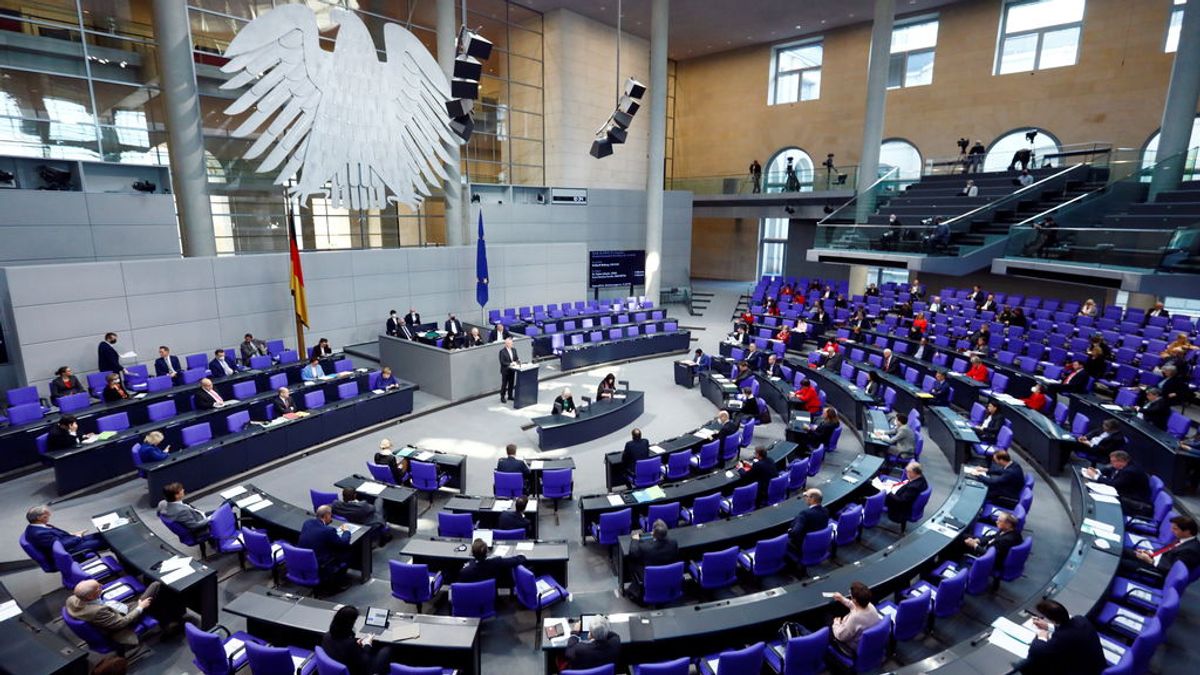 Alemania, ante la incógnita de 2021: ¿gobernarán juntos un partido muy de derechas y otro muy de izquierdas? Alemania, ante la incógnita de 2021: ¿gobernarán juntos un partido muy de derechas y otro muy de izquierdas?