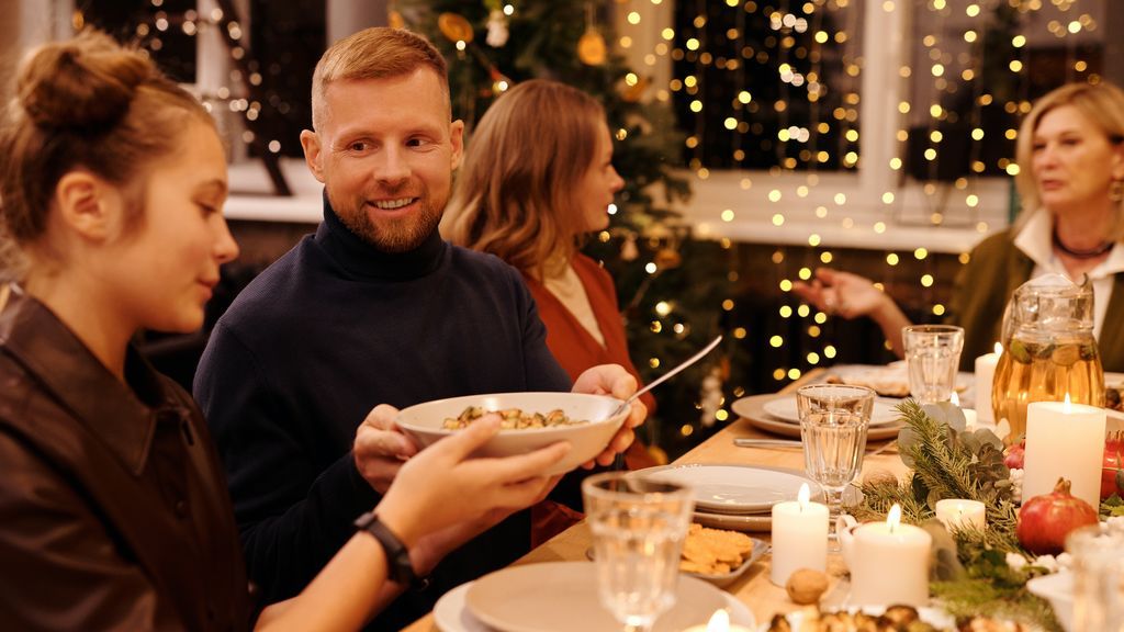 Consejos de una psicóloga para disfrutar de las comidas navideñas sin sentirse culpable