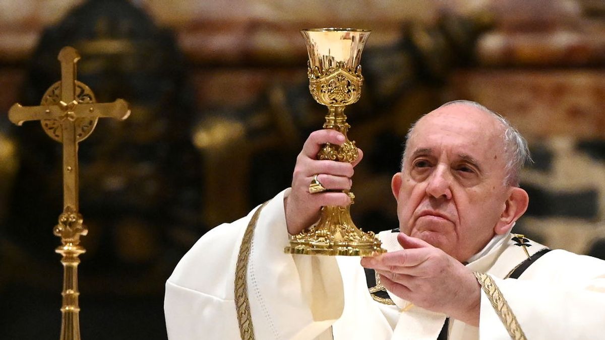 El papa Francisco oficia la misa de Navidad en la basílica de San Pedro ayer en Ciudad del Vaticano (Vaticano).