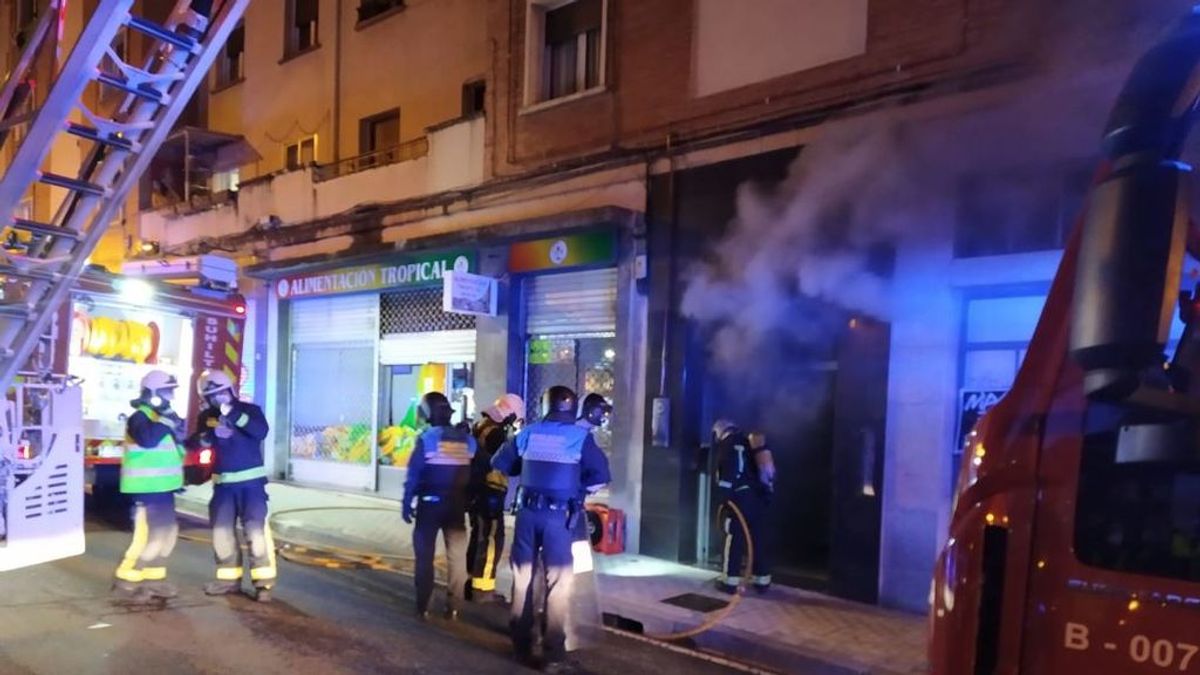 Seis heridos, uno de ellos grave, tras un episodio de maltrato familiar con un incendio en una vivienda de Pamplona