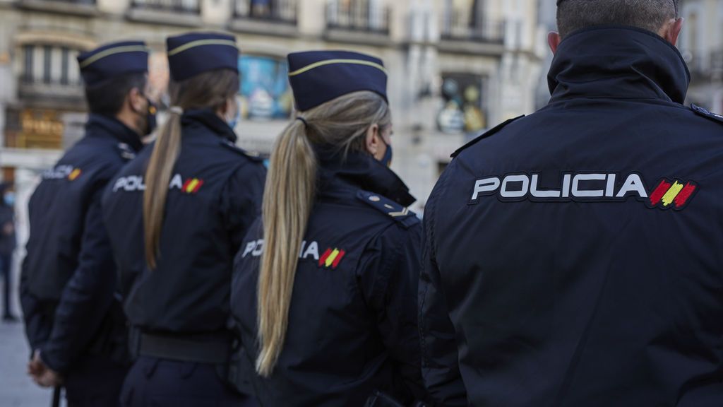 Policías nacionales salvan en Nochebuena a un bebé que no respiraba Policías nacionales salvan en Nochebuena a un bebé que no respiraba
