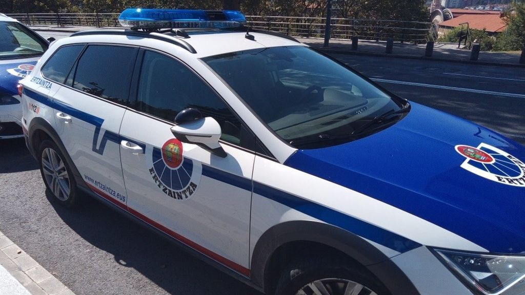 Investigan la aparición de un cadáver en una furgoneta en Oiartzun (Guipúzcoa) Investigan la aparición de un cadáver en una furgoneta en Oiartzun (Guipúzcoa)
