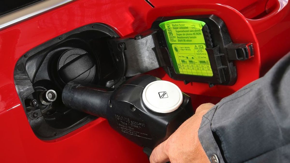 Comprar coche a gas: ahorra en combustible y contamina poco, pero ¿tenemos gasinera cerca? Comprar coche a gas: ahorra en combustible y contamina poco, pero ¿tenemos gasinera cerca?
