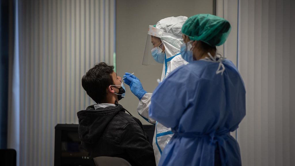 Repunte de contagios en Andalucía que supera los 1.400 casos y las 32 muertes en 24 horas Repunte de contagios en Andalucía que supera los 1.400 casos y las 32 muertes en 24 horas