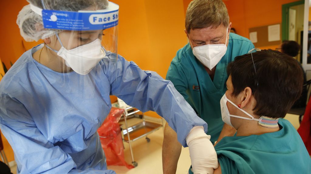 Simulacro de vacunación contra el coronavirus en el CAD de Cueto