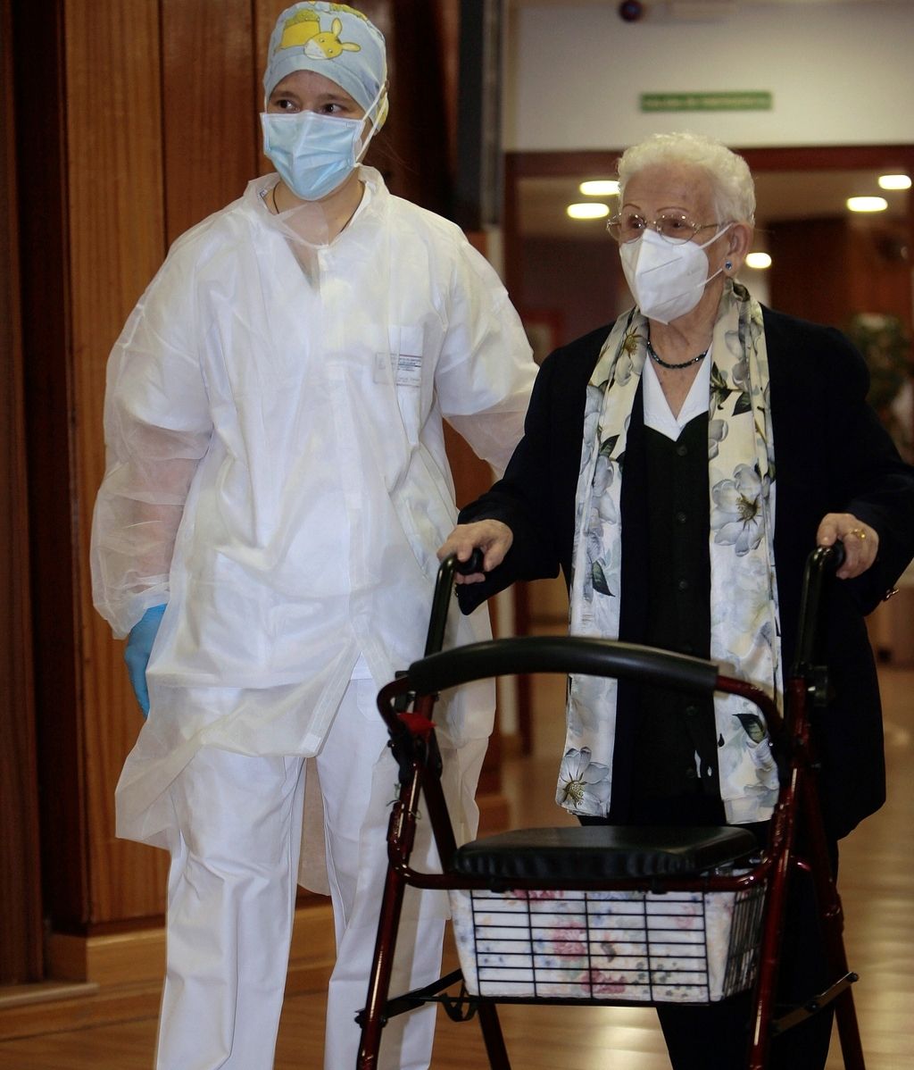 Araceli, la anciana que ha recibido la primera vacuna