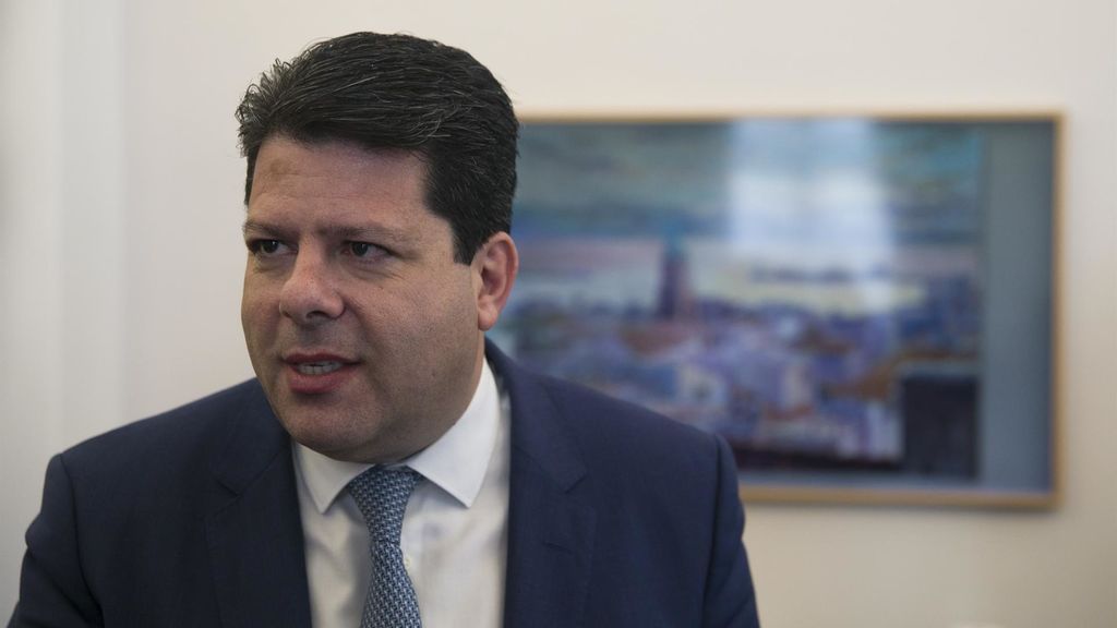 Gibraltar anuncia el toque de queda y el cierre de comercios no esenciales para frenar contagios Gibraltar anuncia el toque de queda y el cierre de comercios no esenciales para frenar contagios