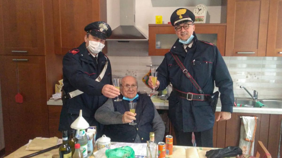 Un italiano de 94 años llama a la Policía en Navidad porque se sentía solo