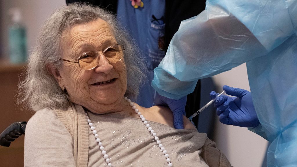 La primera vacunada en Baleares, Avelina Serrano