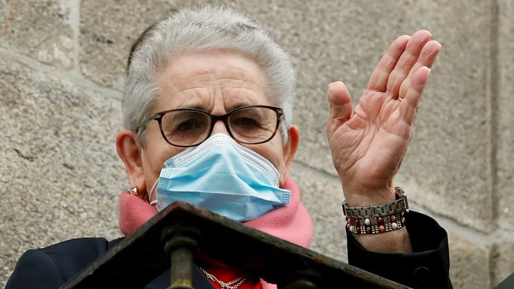 La santiaguesa Nieves Cao, de 82 años, se convierte en la primera gallega en vacunarse contra la Covid-19 La santiaguesa Nieves Cao, de 82 años, se convierte en la primera gallega en vacunarse contra la Covid-19