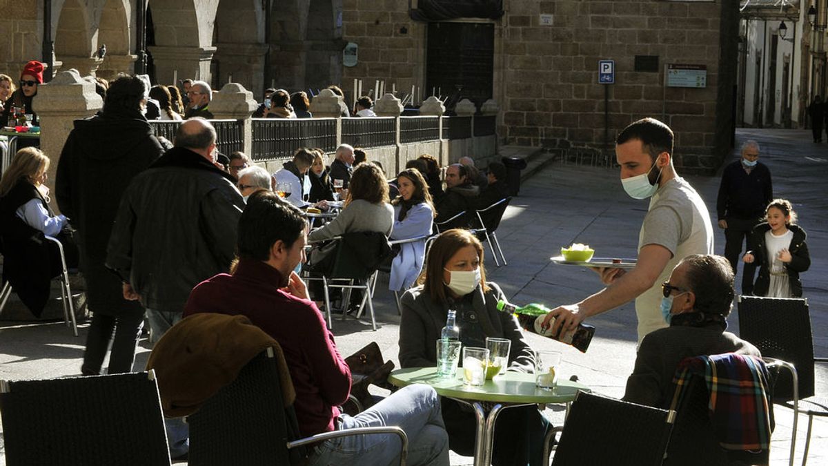 Los autónomos alertan de que su cuota puede subir hasta 12 euros al mes si no lo impide el Gobierno Los autónomos alertan de que su cuota puede subir hasta 12 euros al mes si no lo impide el Gobierno