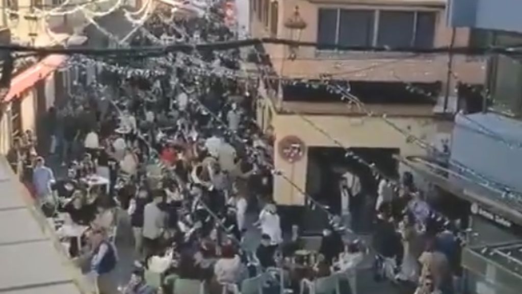 Indignación en San Fernando por el centro repleto de gente en Nochebuena Indignación en San Fernando por el centro repleto de gente en Nochebuena