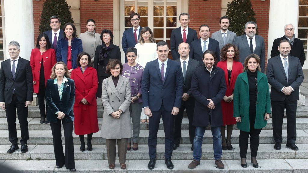 Foto de familia del Gobierno de coalición en Moncloa