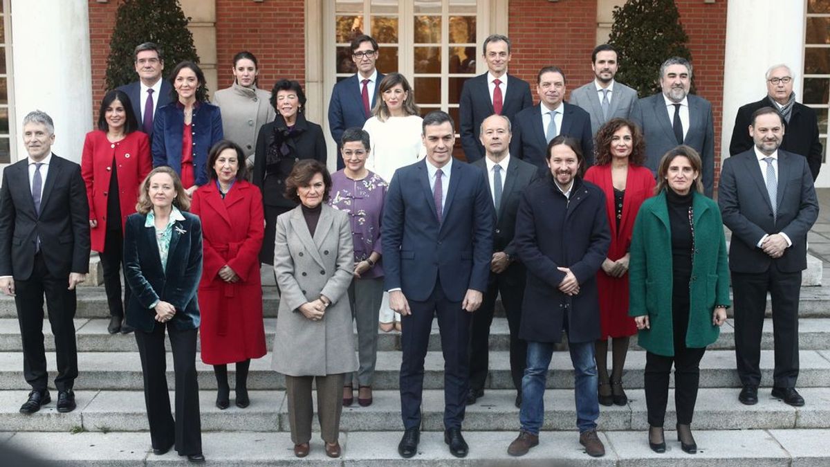 Foto de familia del Gobierno de coalición en Moncloa