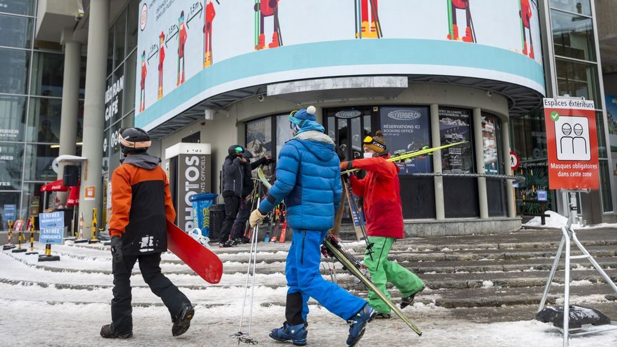 Cientos de turistas británicos rompen su cuarentena y huyen de una estación de esquí suiza