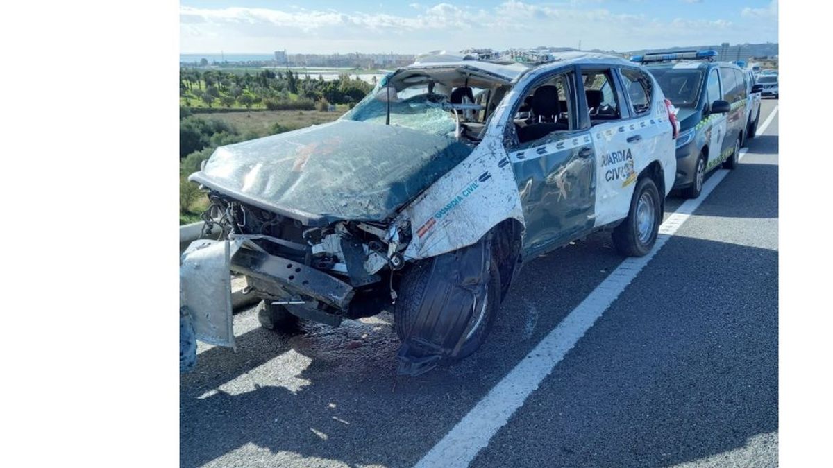 Detenido el conductor de la furgoneta que embistió a un coche patrulla e hirió a cinco guardias civiles en Málaga