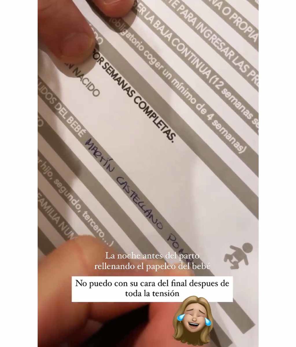 Pablo rellenando la ficha con el nombre del bebé: Martín Castellano Pombo