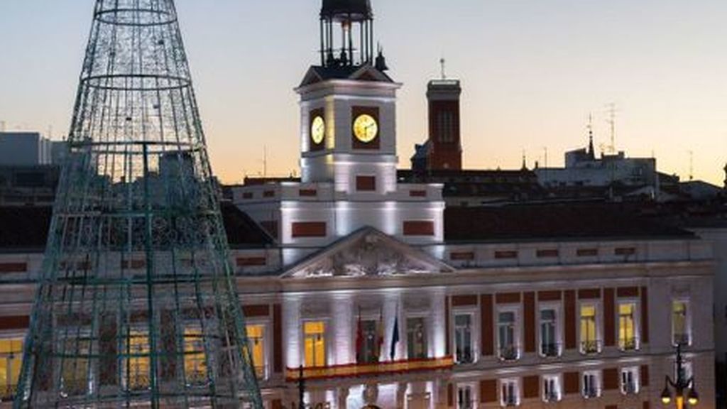 La Nochevieja en Madrid: la Puerta del Sol cerrada y Policía para evitar celebraciones en otros espacios públicos La Nochevieja en Madrid: la Puerta del Sol cerrada y Policía para evitar celebraciones en otros espacios públicos