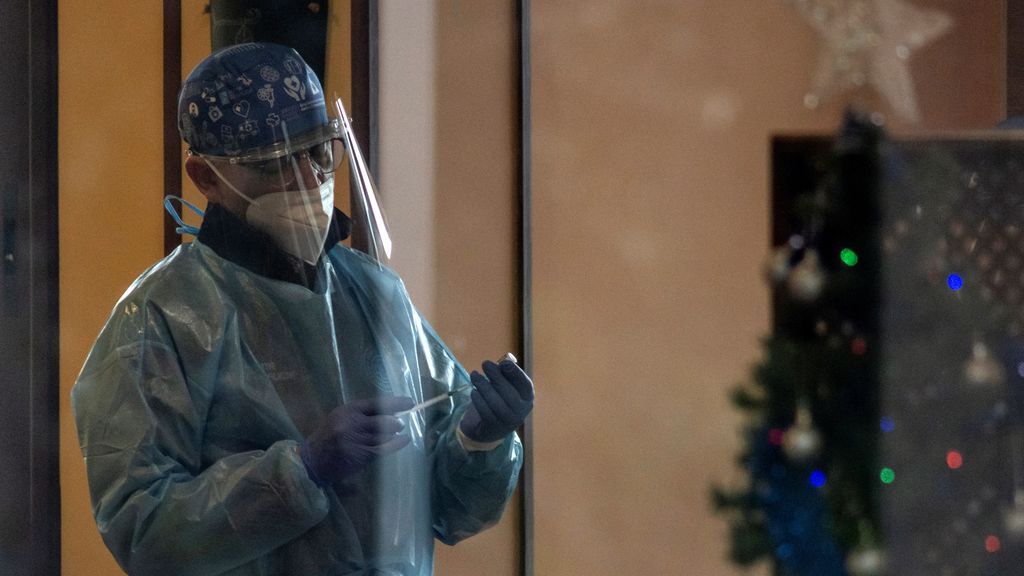 La complejidad en el manejo de la vacuna de Pfizer retrasa la vacunación masiva un día más en varias comunidades La complejidad en el manejo de la vacuna de Pfizer retrasa la vacunación masiva un día más en varias comunidades